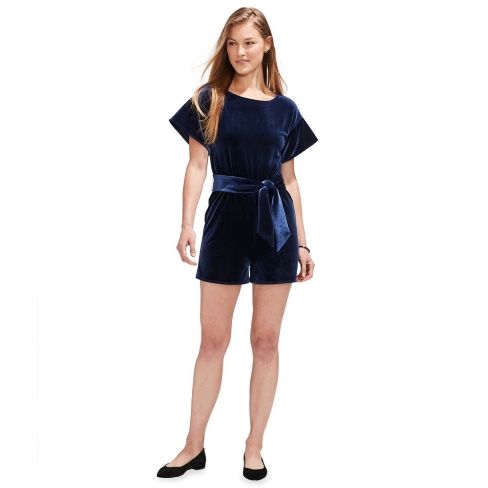 NWT Vineyard Vines Flutter Sleeve Velvet Romper in Deep Bay - Size Medium